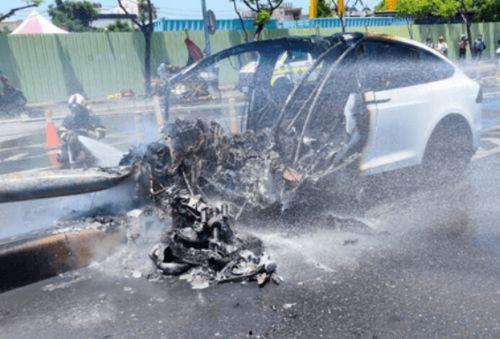 最新爆料车祸视频下载安装,事故现场触目惊心 第3张 最新爆料车祸视频下载安装,事故现场触目惊心 第3张